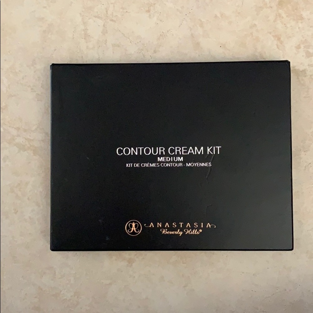 Anastasia Beverly Hills cream contour in Medium